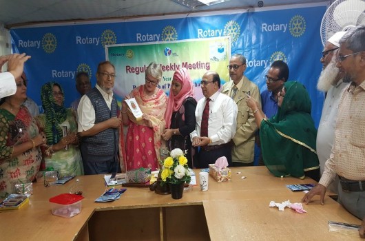 Inger Berit Mjølund på besøk  i Padma Rotaryklubb. Det er vår samarbeidsklubb i  Rajshahi Bangladesh